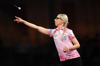 Durchbruch für weibliche Darts-Pionierin